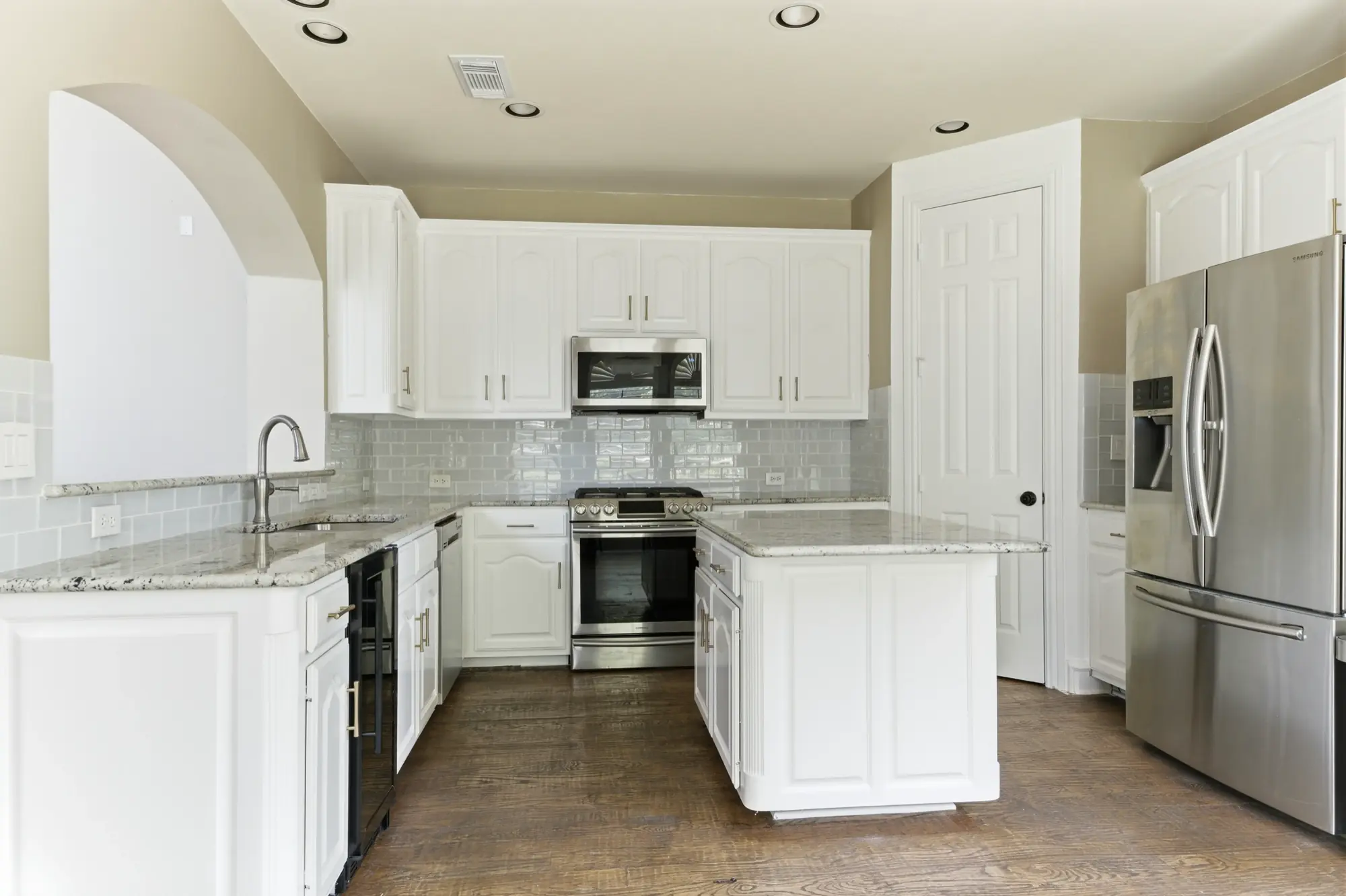 Kitchen alternate view