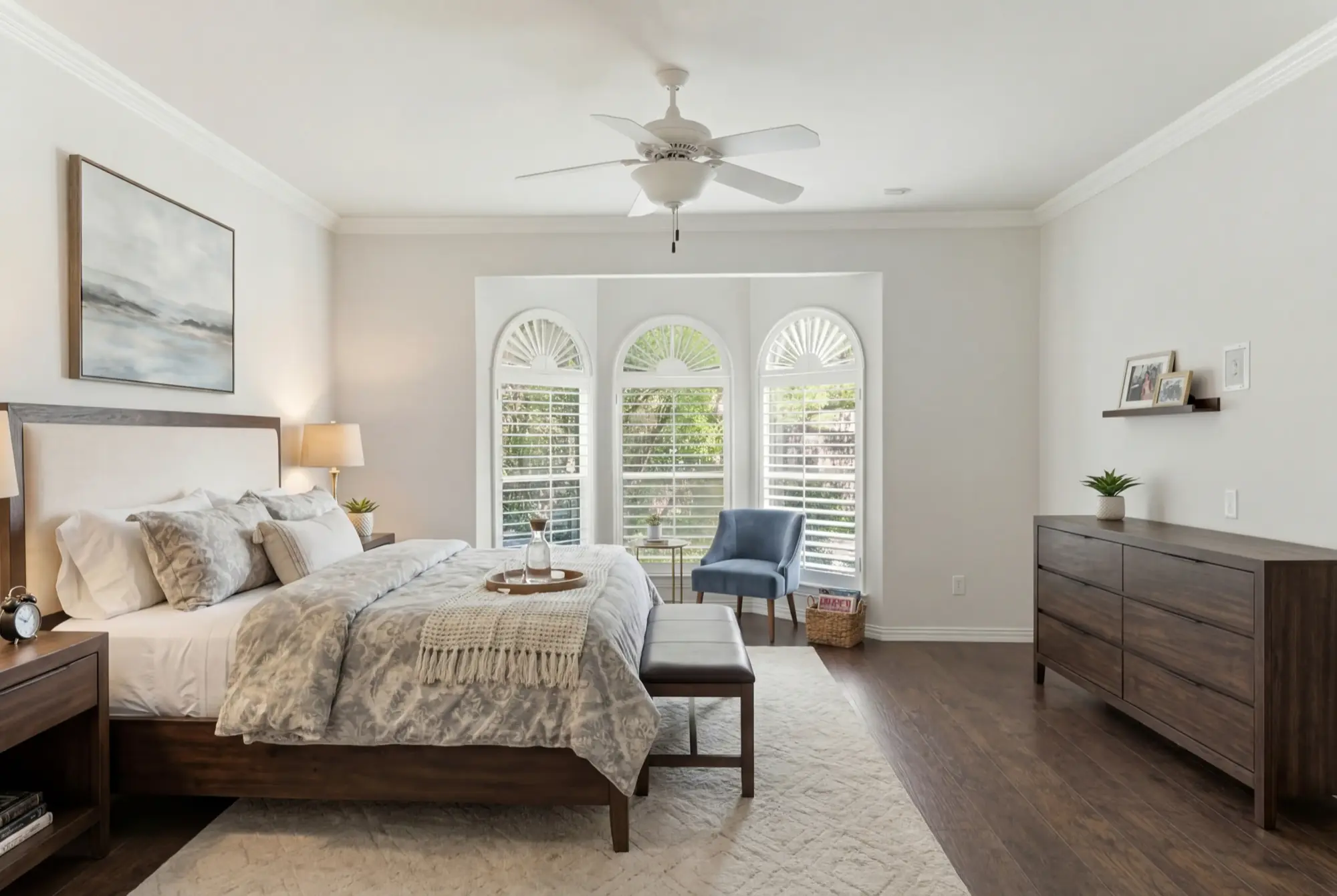 Primary bedroom sitting area