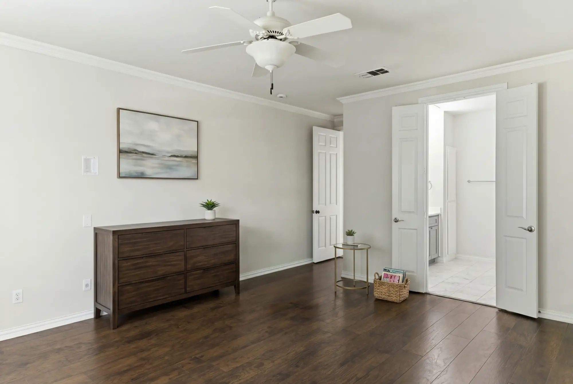 Primary bedroom detail